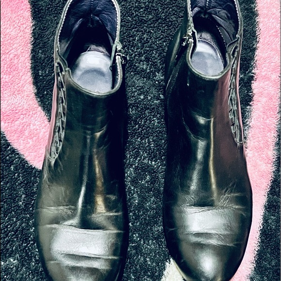 Size 7.5 Vaneli zip ankle boots black leather - Picture 2 of 7